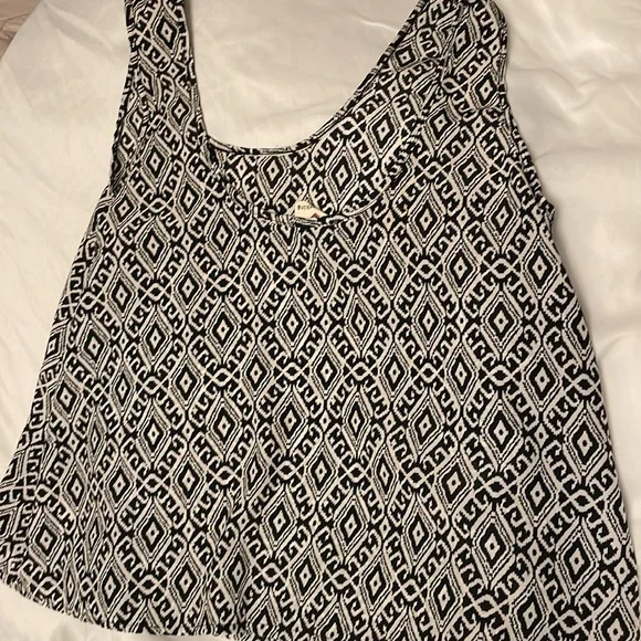 Aztec Printed Tank Top - Picture 4 of 4